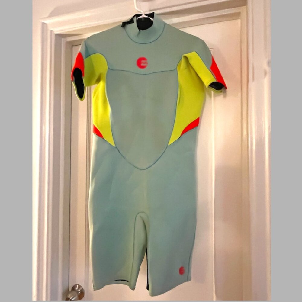 Women's Billabong Synergy 2 mm Wetsuit size Large